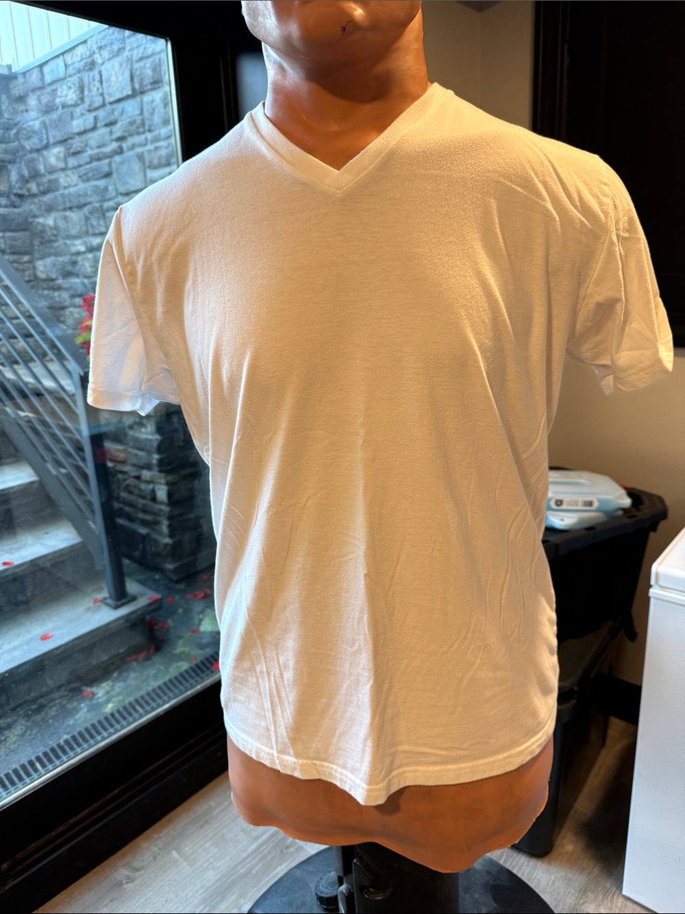 men’s “fresh clean tees” XL v neck